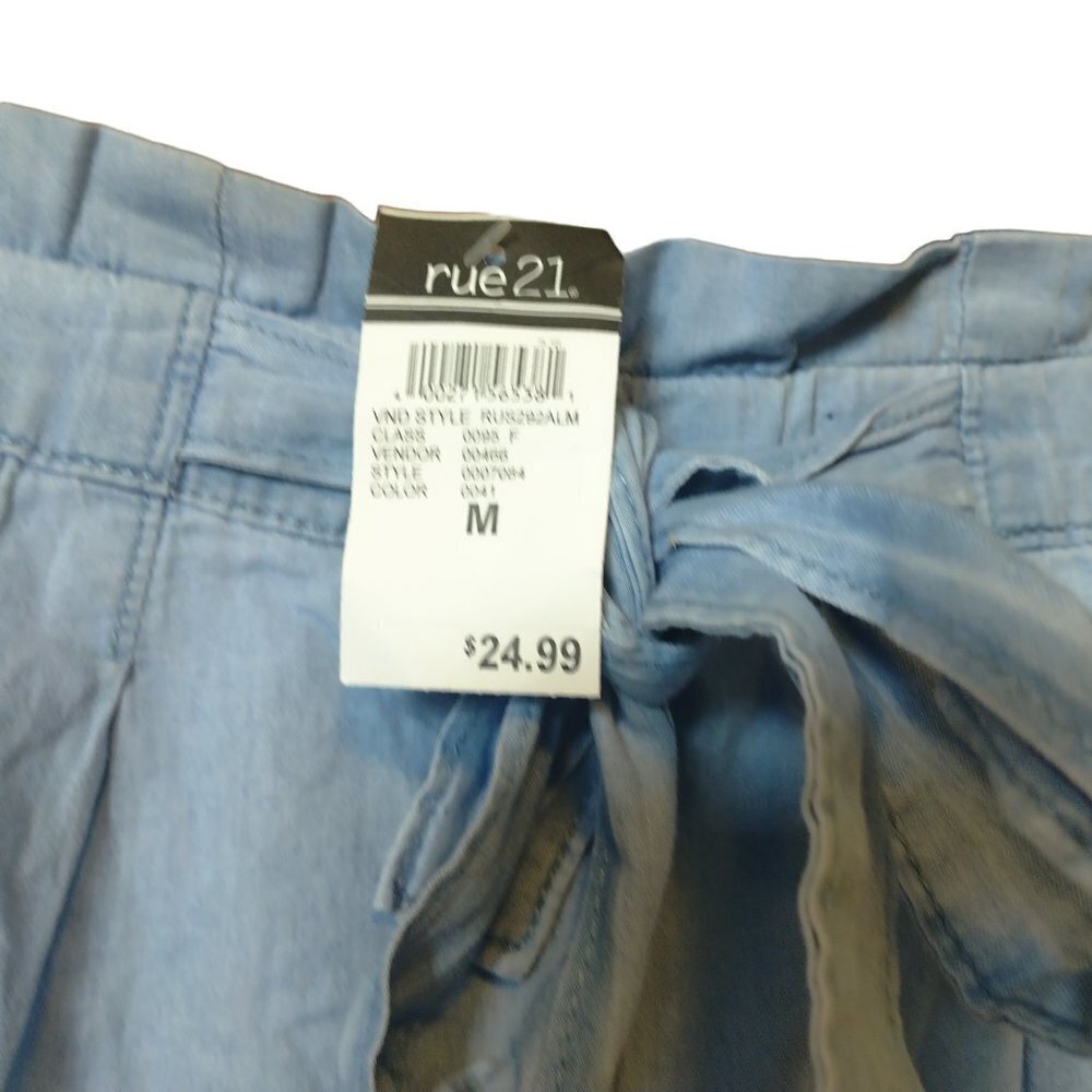 Almost Famous Women's Medium Blue Chambray Paper Bag Waist Shorts New With Tags - Picture 3 of 5